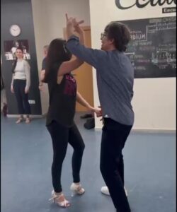 Ecuahey! – Clase de Bachata – Juanlu y Ada