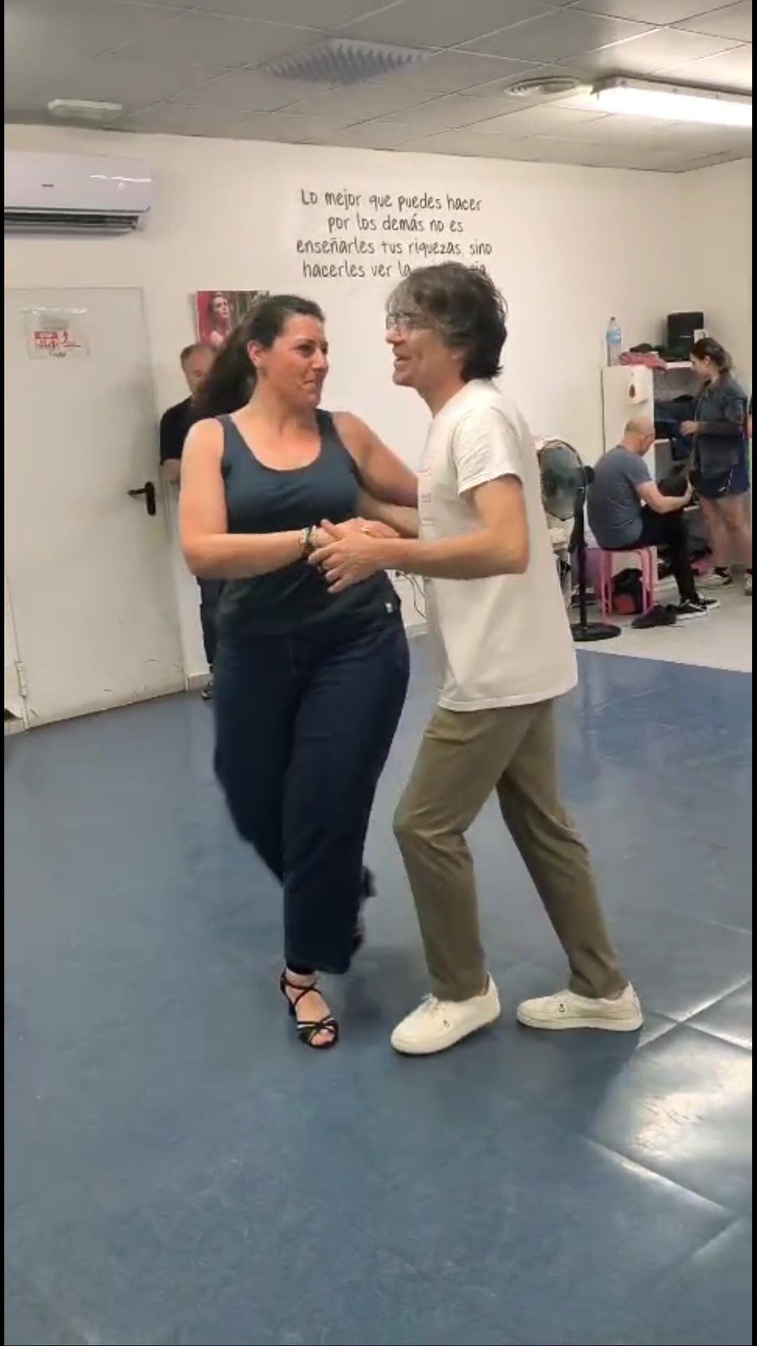 Ecuahey! – Clase de Salsa – Juanlu y Laura P.